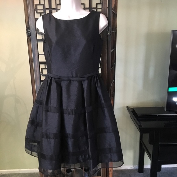 Taylor Party/Occasion Dress Fit & flair black size 4 - Picture 3 of 8